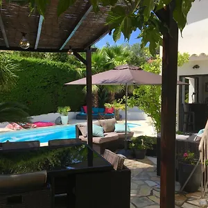 Bed,kitchen And Swimming Pool Esterel Couette-café Saint-Raphaël